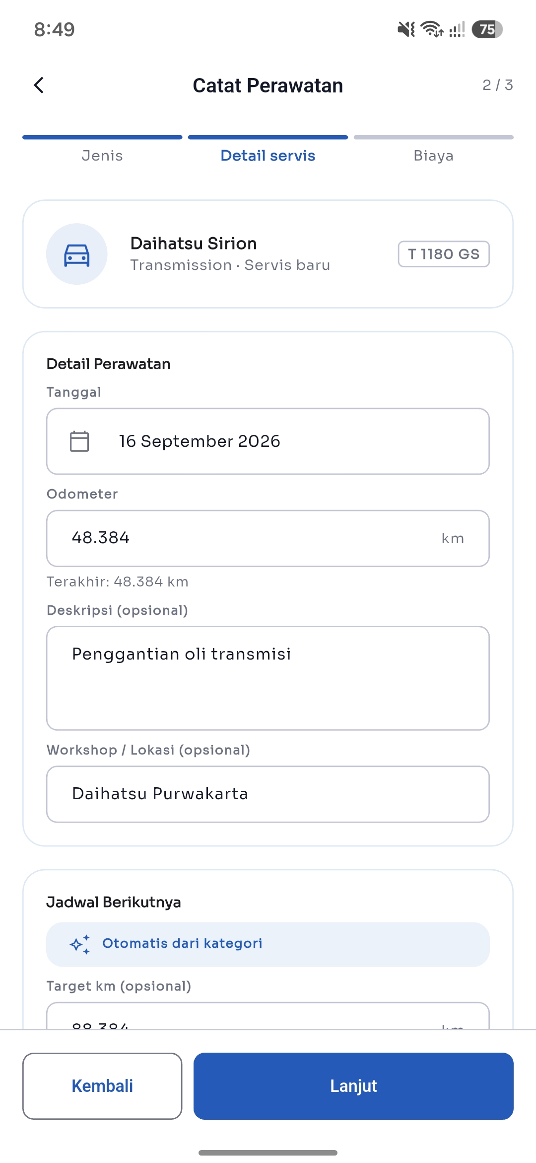 Formulir Catat Perawatan langkah 2 dari 3, Detail servis: 16 September 2026, odometer 48.384 km, deskripsi Penggantian oli transmisi, bengkel Daihatsu Purwakarta, dan jadwal berikutnya yang terisi otomatis dari kategori
